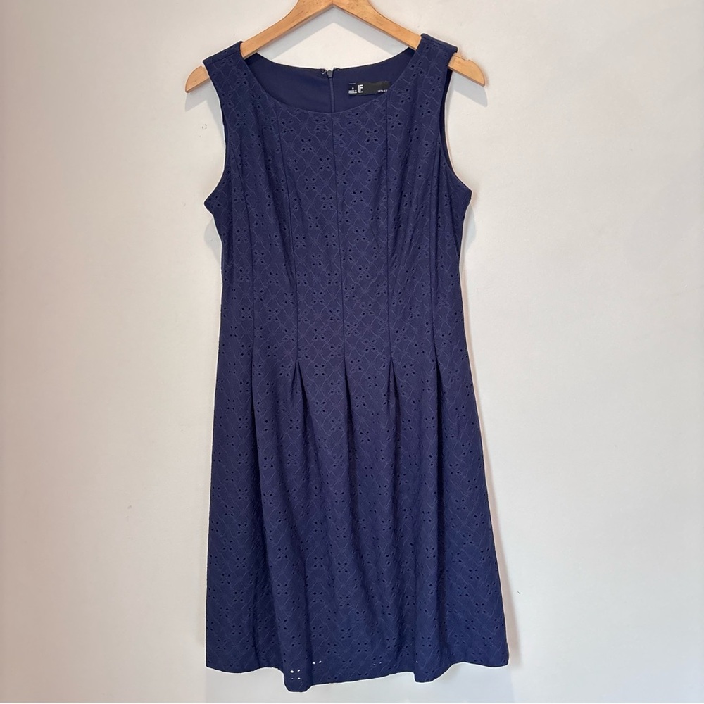 Leslie Fay Classic Office Preppy Eyelet Navy Pleated Dress Size 8 -A72